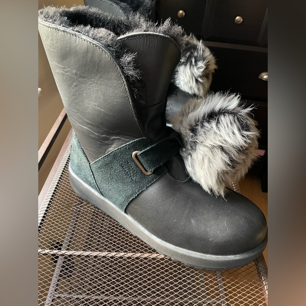 UGG Women’s Isley Waterproof Black Boot Size 10
